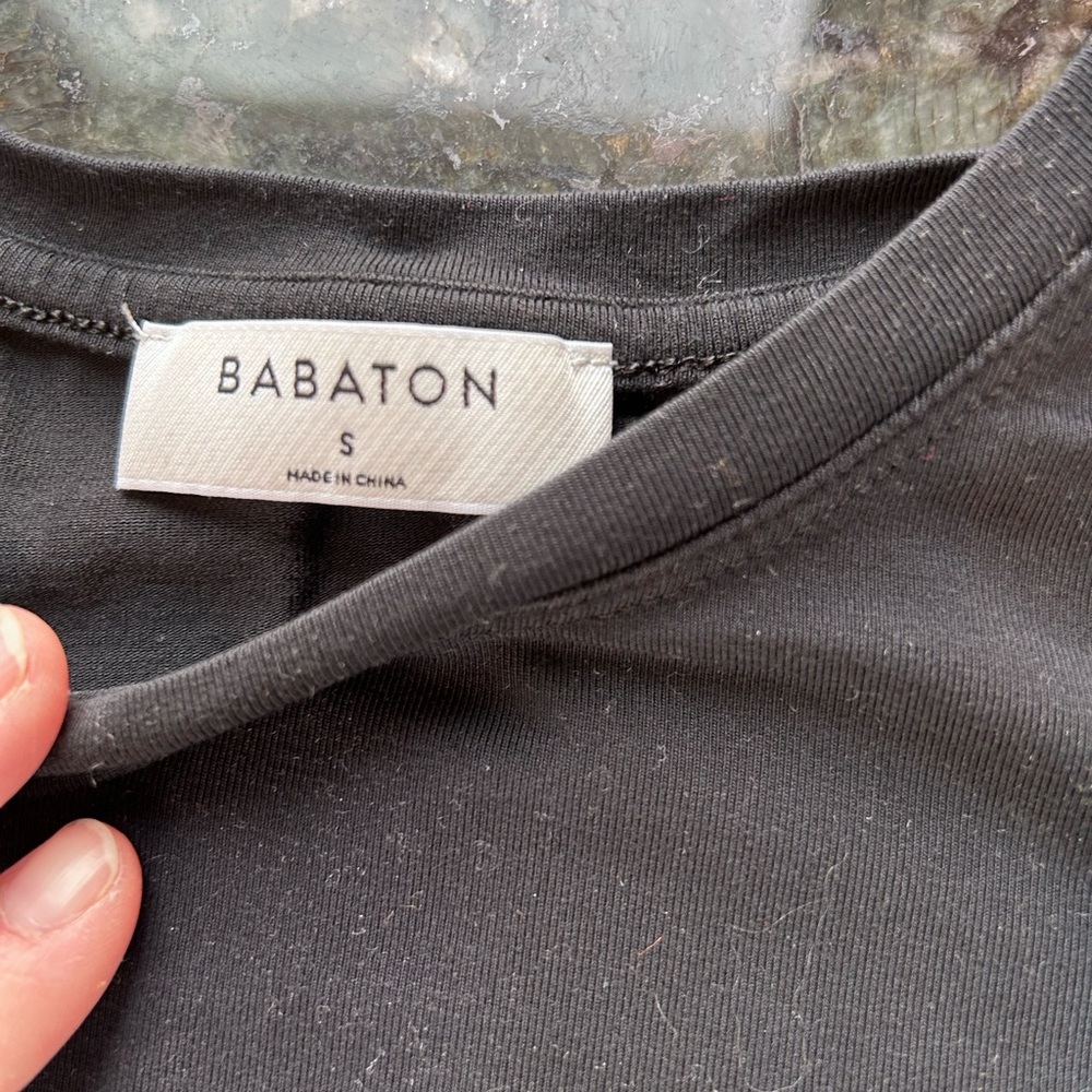 Aritzia Babaton black crewneck short sleeve in EUC. Quiet luxury. Classic - Picture 6 of 11